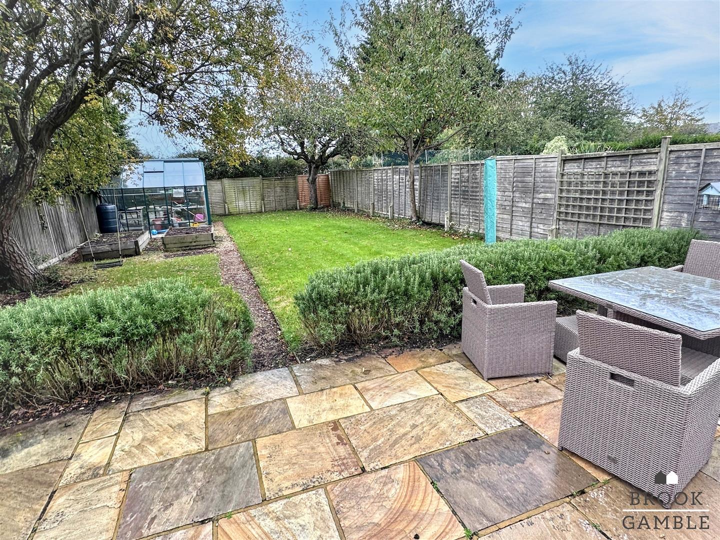 4 Bedroom House. Park Lane in Eastbourne,  21